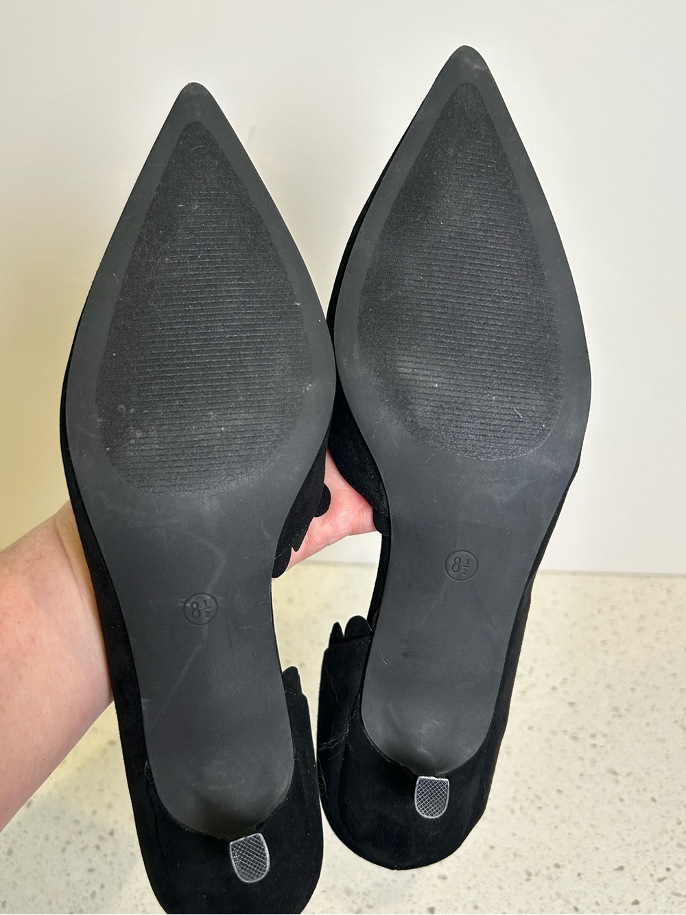 JOURNEE COLLECTION Black Scalloped Edge Taavi Pointed Toe Kitten Heel 8.5 - Picture 7 of 10